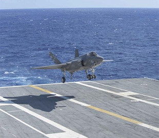 Британський винищувач F-35 здійснив аварійну посадку в Японії