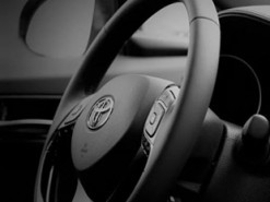 Из-за дефицита чипов Toyota выпустит на миллион автомобилей меньше, чем планировала в этом финансовом году