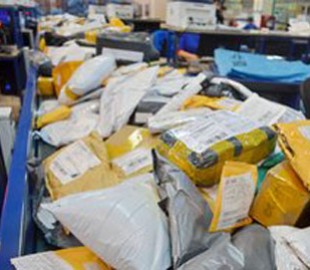 Почтовые операторы просят Порошенко ветировать закон об ограничении на посылки