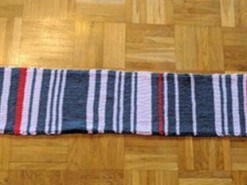 Німкеня зв’язала "шарф запізнень поїздів" і продала його за 7550 євро