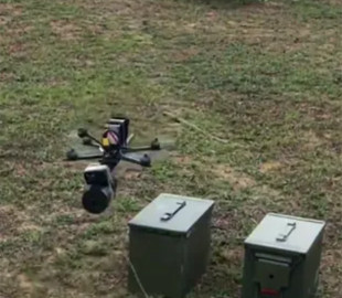 У Китаї показали унікальний FPV-дрон на оптоволокні