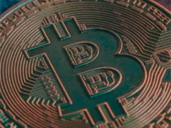 Біткоїн перевищив $93 тис. на тлі оптимізму через заяву Трампа щодо мит для Китаю