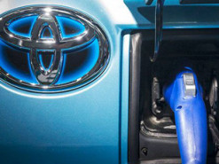 Toyota анонсировала дебют серийного автомобиля с твердотельной батареей к 2025 году