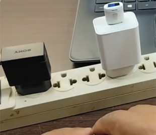 Що буде, якщо вставити флешку в зарядний пристрій для смартфона