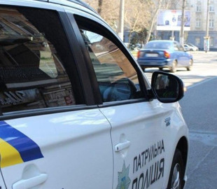 Інспектор патрульної служби під час чергування забрав шолом і тактичні рукавиці з місця ДТП і виставив на OLX