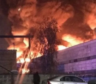 У Санкт-Петербурзі вночі палав склад: вогонь охопив 12 тисяч квадратних метрів