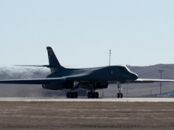 Американський стратегічний бомбардувальник B-1B Lancer розбився під час посадки