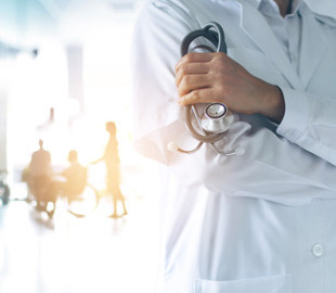 Пациент из Вьетнама притворился врачом и выписал больных COVID-19