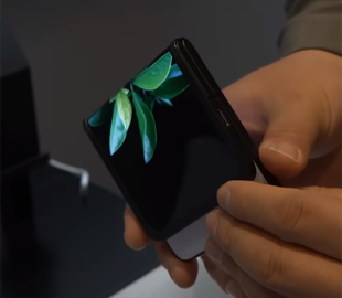 Можна гнути на всі боки. Як виглядає новітній гнучкий смартфон з єдиним дисплеєм