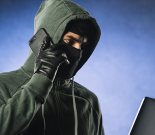 Телефонный разговор с «сотрудником банка» стоил женщине 14 тыcяч гривeн