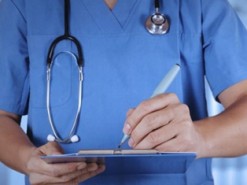 Кияни зможуть оцінювати лікарів онлайн