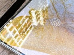 Samsung показала OLED-дисплей зі сканером відбитків по всій поверхні