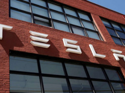 Tesla допоможе Німеччині потіснити китайські електромобілі