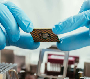 В Intel назвали сроки окончания кризиса полупроводников