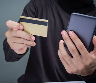 Інтернет-шахраї створили посилання про фейкові виплати від Червоного Хреста та ошукали жінку