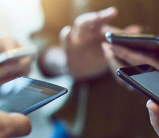 Чому смартфон швидко розряджається навіть у спокої: основні причини