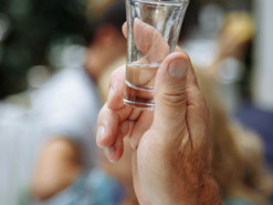 Киевлянка продавала поддельные алкогольные напитки через интернет