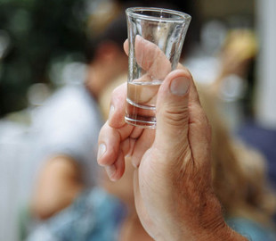 Киевлянка продавала поддельные алкогольные напитки через интернет