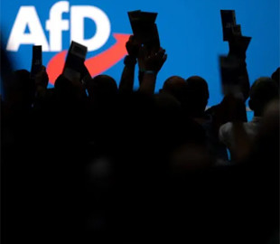 Der Spiegel: «Альтернативу для Німеччини» запідозрили у шпигунстві на користь Росії