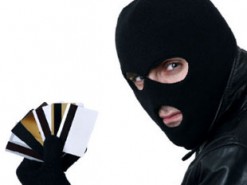 Псевдопрацівник банку виманив у жінки кілька тисяч гривень