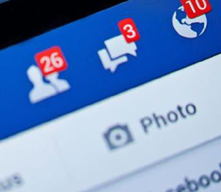 Facebook будет маркировать все сообщения о вакцинах от COVID-19