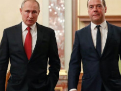 Бунт на кораблі: Медведєв публічно образив Путіна