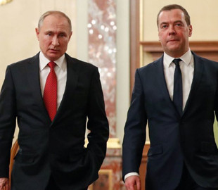 Бунт на кораблі: Медведєв публічно образив Путіна