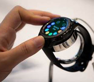 Мировые продажи носимой электроники в 2020 году выросли почти на треть