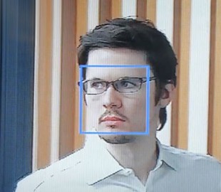 Новый ИИ от Panasonic может распознавать людей в очках