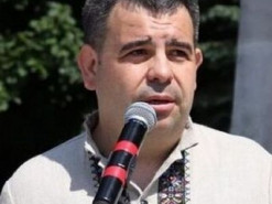 Львівські депутати облради тікають з України