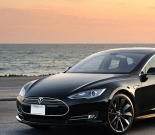 Дослідники заявили, що до 2033 року Tesla буде розумнішою за людину