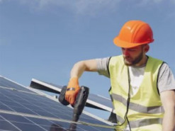 Скарби на дахах: як старі сонячні панелі перетворюються на мідь і срібло