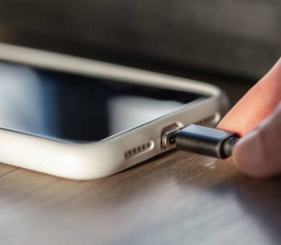 Топ-5 прихованих налаштувань смартфона, які «з’їдають» батарею щодня