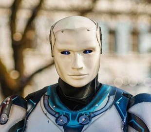 Працюють до 25 годин і пишуть ручкою: 5 роботів-гуманоїдів з IFA 2026 для дому й навчання