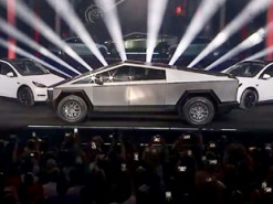 Tesla показала обновленную версию электропикапа Cybertruck