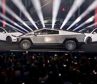 Tesla показала обновленную версию электропикапа Cybertruck