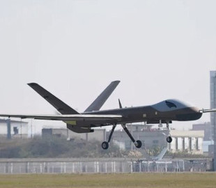 Китай застосував на навчаннях безпілотники Wing Loong-1E і AR500: чим вони здивували