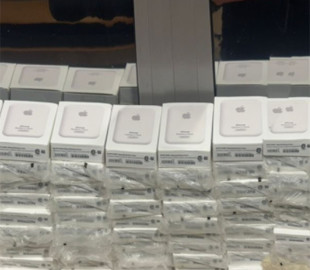 В Грушеві виявили контрабанду павербанків Apple на 600 тис. грн