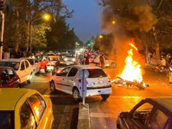 Іран скоротив термін ув'язнення двом журналістам, знявши обвинувачення у співпраці зі США