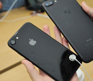 У Тернополі двоє молодих чоловіків викрали 44 “айфони”