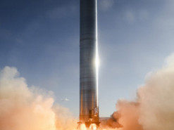 Илон Маск показал огромную ракету Super Heavy с работающими двигателями