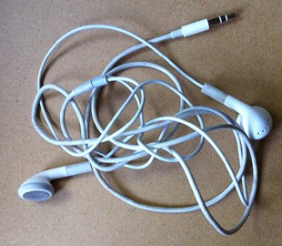 Почему наушники все время запутываются (видео)