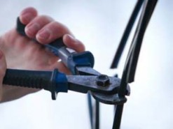 В Запорожье неизвестные украли телефонный кабель и пытались скрыться