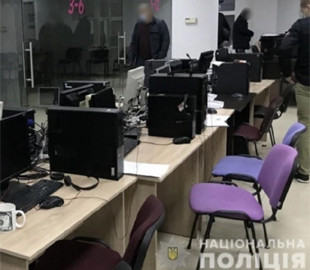 В Мелитополе подозреваемым в организации мошеннического колл-центра вернули изъятую технику