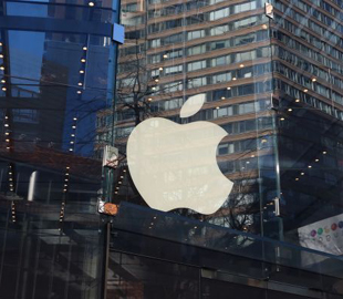 Apple звинуватили у крадіжці відео з YouTube: що відомо про скандал і хто подав позов