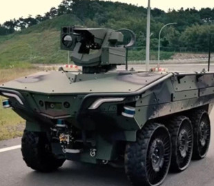 Компания из Южной Кореи представит новую боевую роботизированную машину
