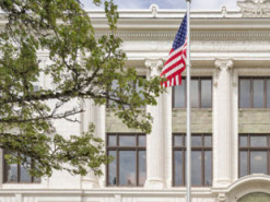 В США адвоката оштрафували на 2000 доларів за використання ШІ