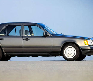 Масовий перехід на електрокари стане початком кінця для класичних седанів