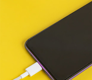 Чому смартфон гірше тримає заряд вже через рік після купівлі