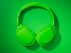 Представлены беспроводные полноразмерные наушники Razer Opus X